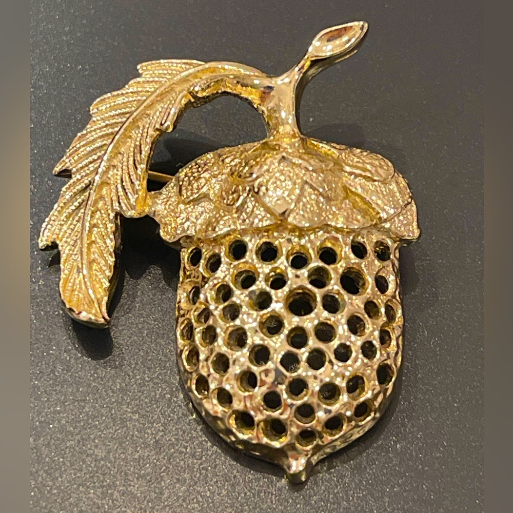 Vintage 1970’s Sarah Coventry Acorn Brooch